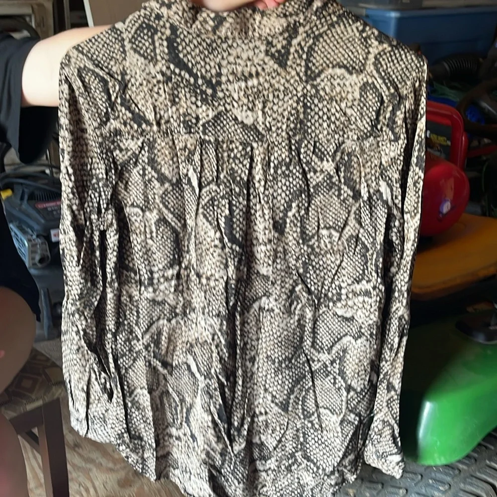 Rock & Republic Python Button up - Picture 4 of 4